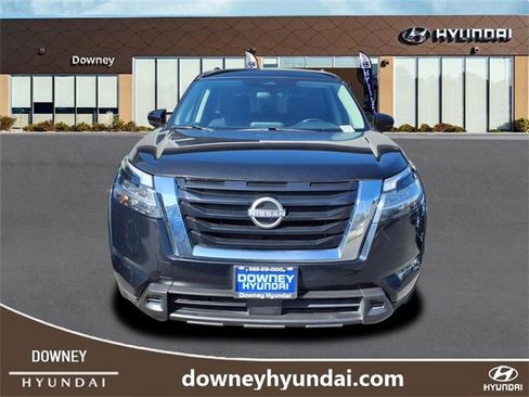 Used 2022 Nissan Pathfinder SV image 2