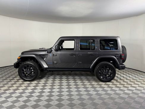 Certified 2025 Jeep Wrangler Unlimited Sahara AWD/4WD image 9