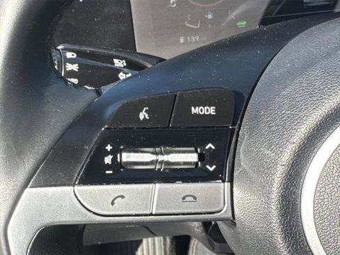 Used 2022 Hyundai Elantra Limited image 22