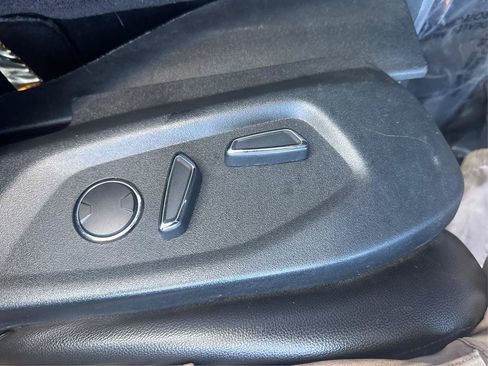 Used 2018 Ford Explorer XLT w/ Equipment Group 202A FWD image 20