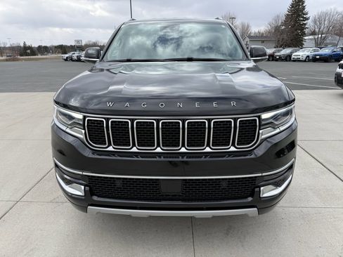 Used 2023 Jeep Wagoneer L Series II image 3
