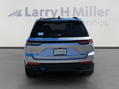 New 2025 Jeep Grand Cherokee Trailhawk w/ Luxury Tech Group III image 4