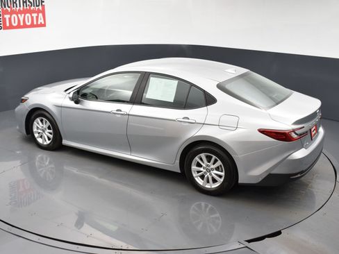 Used 2025 Toyota Camry LE image 19