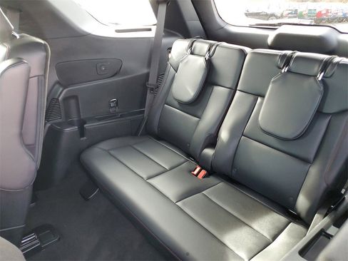 Used 2025 Ford Explorer ST-Line image 34