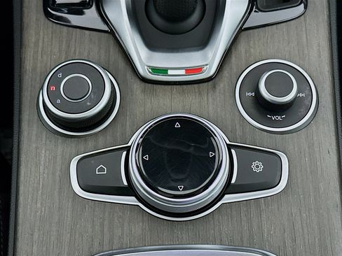 Used 2022 Alfa Romeo Stelvio Ti image 26
