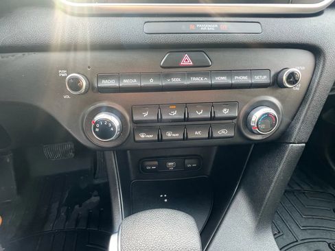 Used 2020 Kia Sportage LX image 19