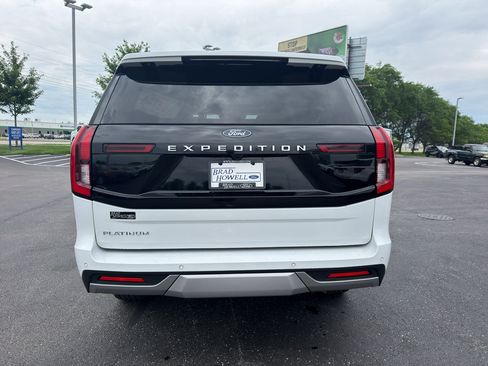 Used 2025 Ford Expedition Platinum AWD/4WD image 7