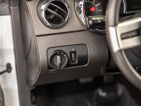 Used 2006 Ford Mustang Convertible RWD image 17