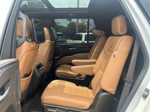 Used 2023 Cadillac Escalade Premium Luxury w/ Performance Package AWD/4WD image 43