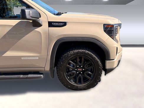 Used 2022 GMC Sierra 1500 Elevation w/ LPO, Elevation Black Package image 12