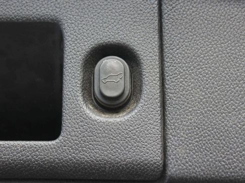 Used 2017 Chevrolet Suburban LT AWD/4WD image 17