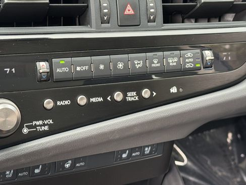 Used 2025 Lexus ES 350 w/ Premium Package FWD image 16