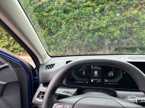 Used 2025 Kia K4 LXS image 35