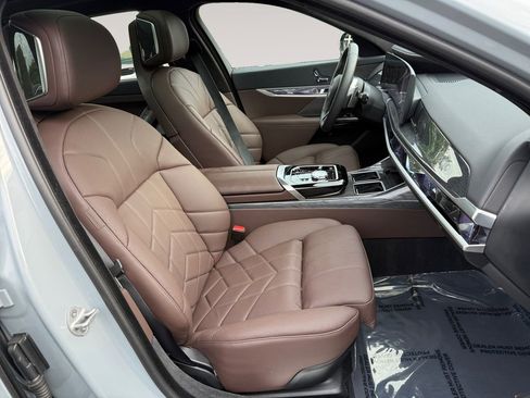 Certified 2026 BMW 750e xDrive AWD/4WD image 15
