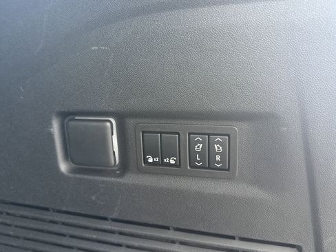 Used 2023 Chevrolet Suburban Premier w/ Advanced Technology Package image 6