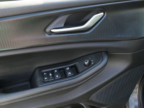 Used 2025 Jeep Grand Cherokee Altitude image 11