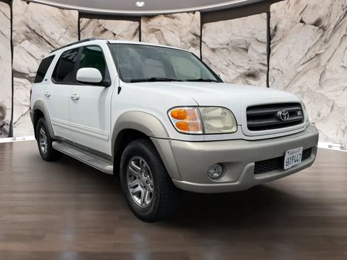 Used 2004 Toyota Sequoia SR5 RWD image 3