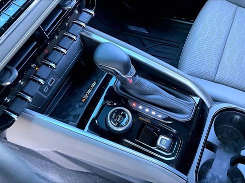 Used 2025 Chevrolet Colorado ZR2 w/ Technology Package image 17