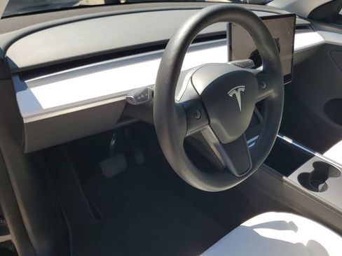 Used 2023 Tesla Model Y Long Range image 18