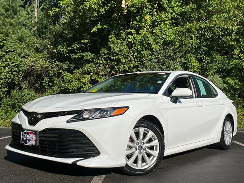 Used 2019 Toyota Camry LE FWD image 1