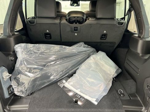 New 2026 Jeep Wrangler Unlimited Rubicon image 23