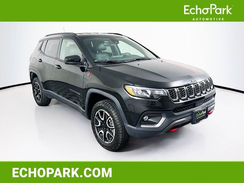 Used 2024 Jeep Compass Trailhawk AWD/4WD image 1
