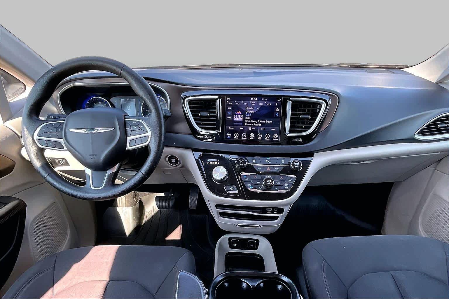 Used 2019 Chrysler Pacifica Touring Plus w/ Tire & Wheel Group FWD image 14