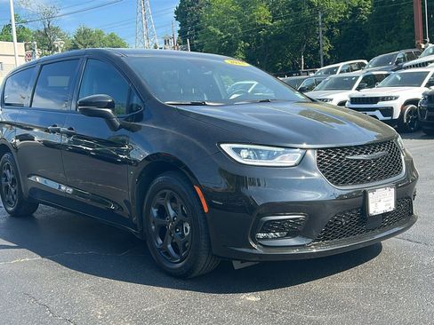 Certified 2023 Chrysler Pacifica Touring-L w/ S Appearance Package FWD image 3