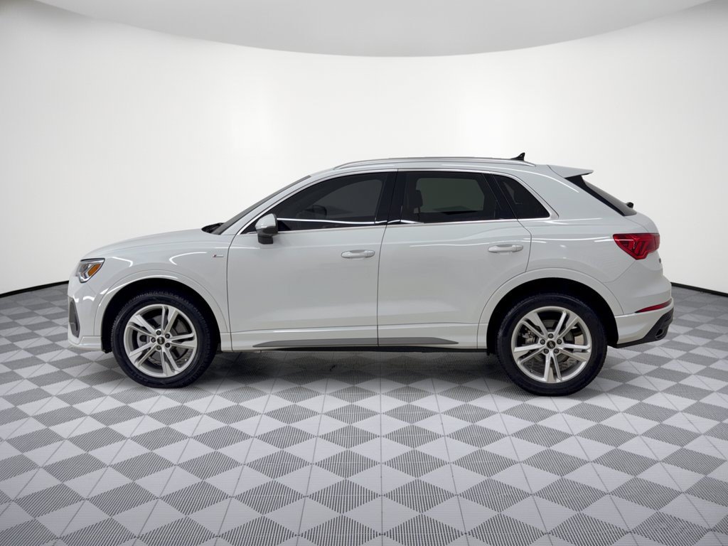 Used 2024 Audi Q3 2.0T Premium AWD/4WD image 2