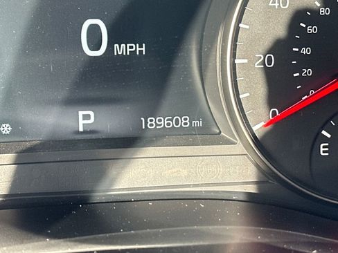 Used 2017 Kia Cadenza Limited image 21