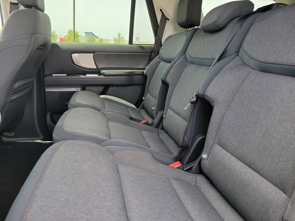 Used 2025 Ford Expedition Active RWD image 13