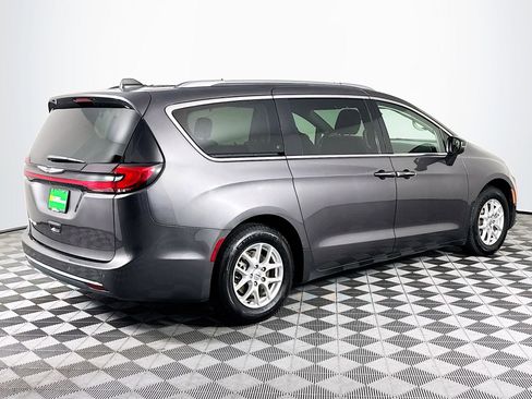 Used 2021 Chrysler Pacifica Touring-L image 10
