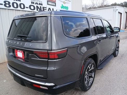 Used 2024 Jeep Wagoneer Series III image 3