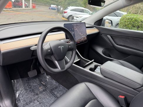 Used 2021 Tesla Model Y Long Range image 17