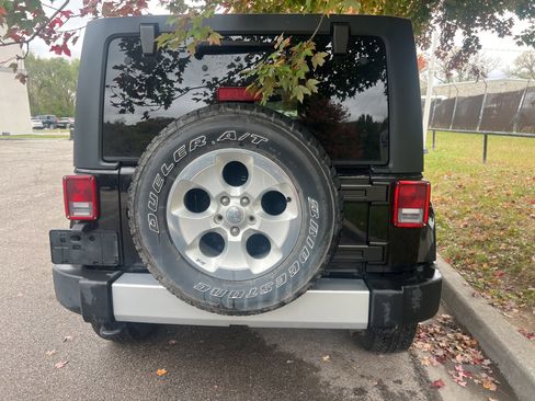 Used 2015 Jeep Wrangler Unlimited Sahara w/ Dual Top Group image 6