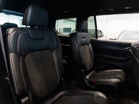 Used 2024 Jeep Grand Cherokee L Altitude image 13