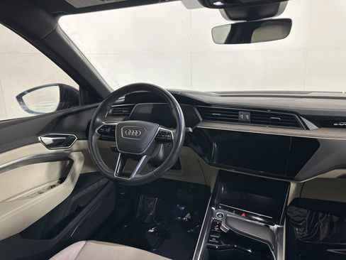 Used 2024 Audi Q8 e-tron Premium Plus image 13
