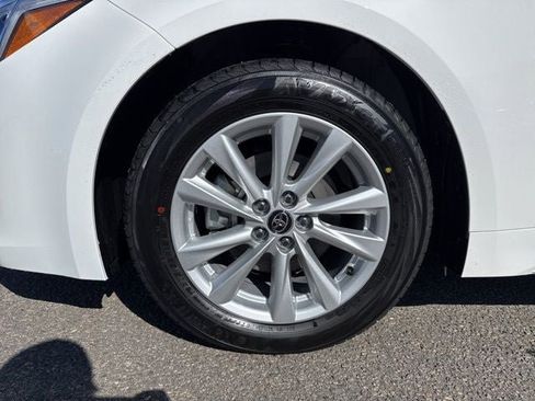 Used 2026 Toyota Corolla SE FWD image 5