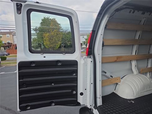 Used 2024 GMC Savana 2500 w/ Driver Convenience Package image 19