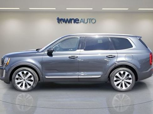 Used 2022 Kia Telluride EX w/ EX Premium Package image 2
