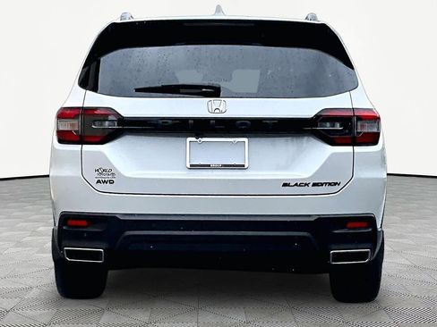 Used 2025 Honda Pilot Black Edition image 5