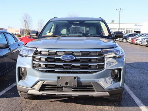 Used 2025 Ford Explorer Active w/ Active Comfort Package image 7