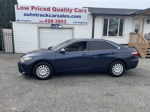 Used 2015 Toyota Camry LE FWD image 2