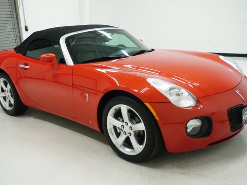 Used 2008 Pontiac Solstice GXP w/ Premium Package RWD image 3