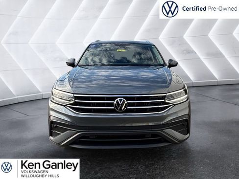 Used 2023 Volkswagen Tiguan SE w/ Panoramic Sunroof Package image 2