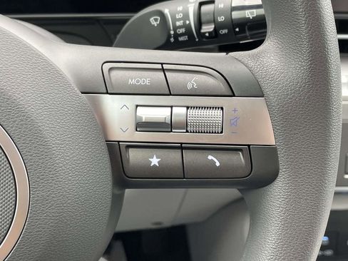 Certified 2025 Hyundai Kona SE image 20
