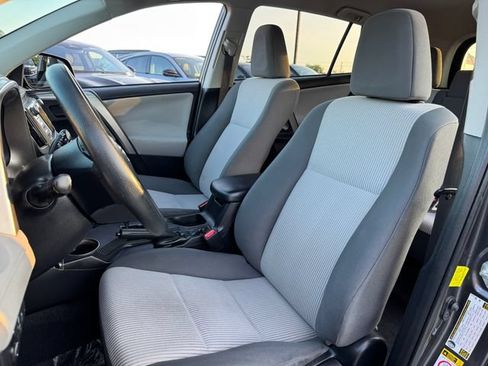 Used 2015 Toyota RAV4 LE FWD image 14