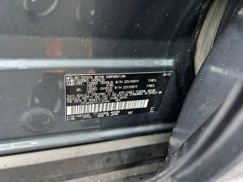 Used 2023 Toyota Venza Limited AWD/4WD image 33