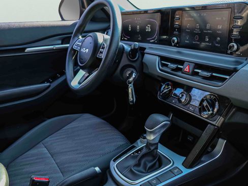 Certified 2024 Kia Seltos LX image 25