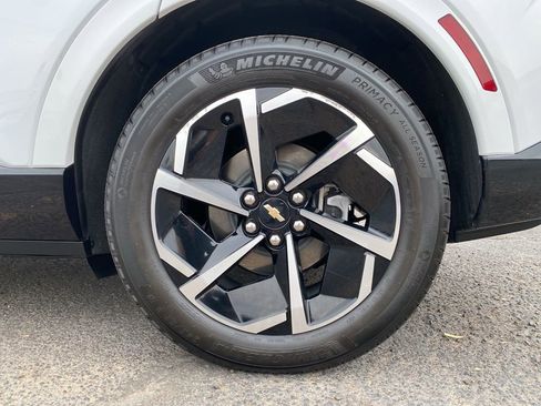 Used 2025 Chevrolet Equinox EV LT w/ Convenience Package image 25